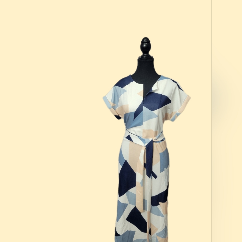 Symmetrical patterned dress. Size small. - Picture 2 of 3
